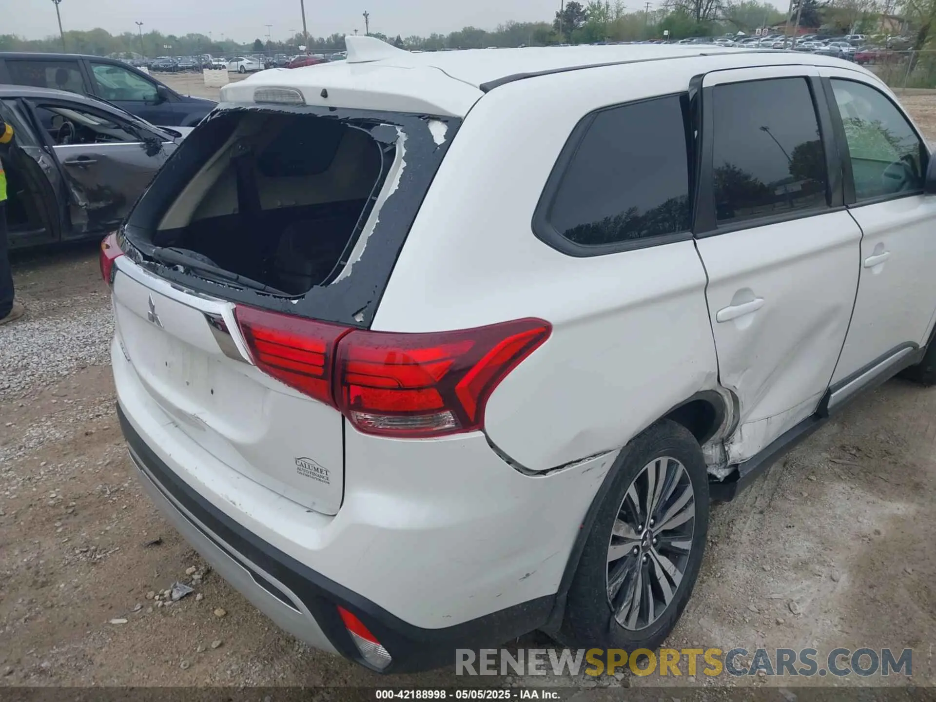 6 fotografías del automóvil dañado JA4AD2A39LZ004880 MITSUBISHI OUTLANDER 2020