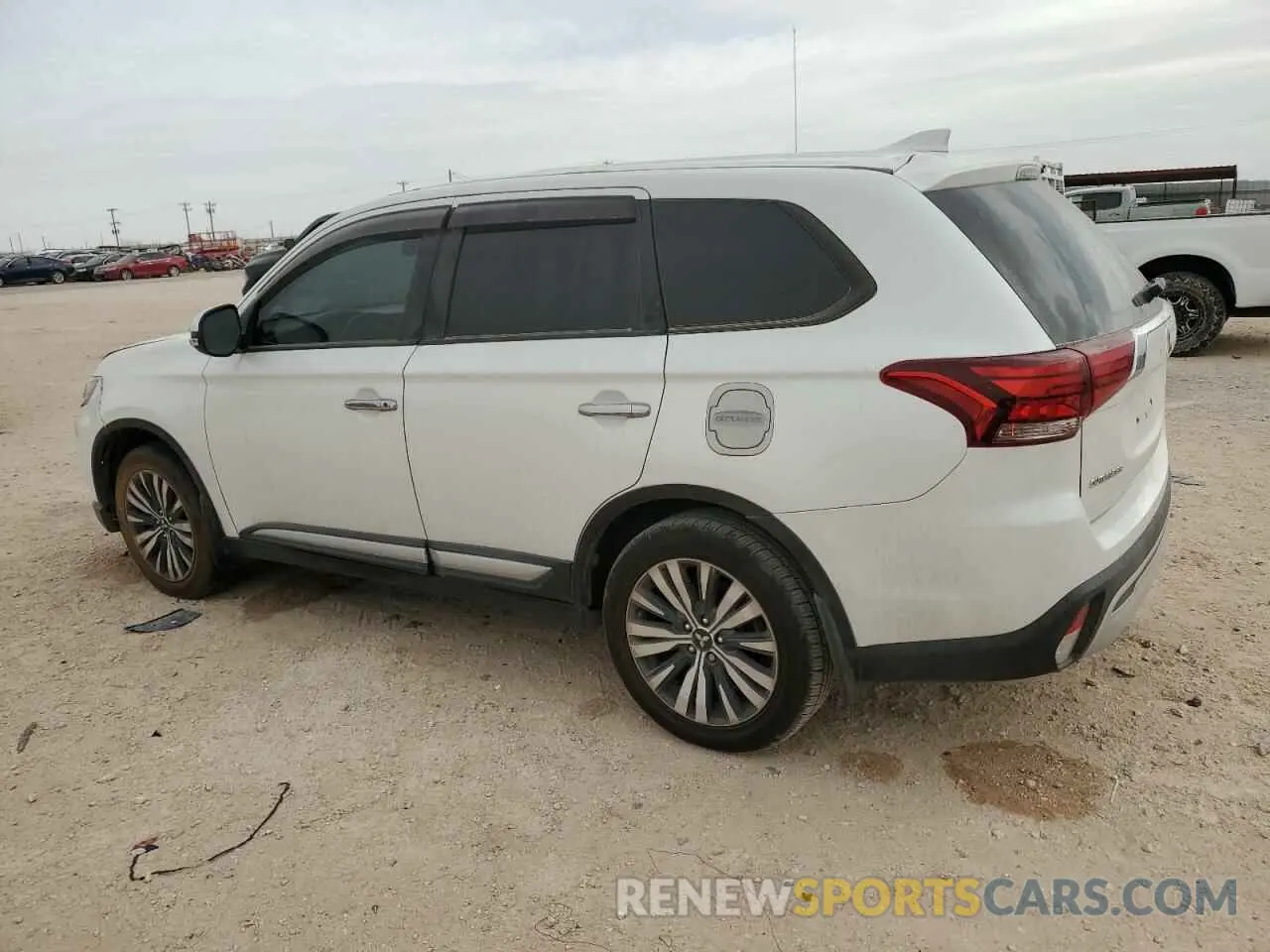2 fotografías del automóvil dañado JA4AD2A3XLZ037760 MITSUBISHI OUTLANDER 2020