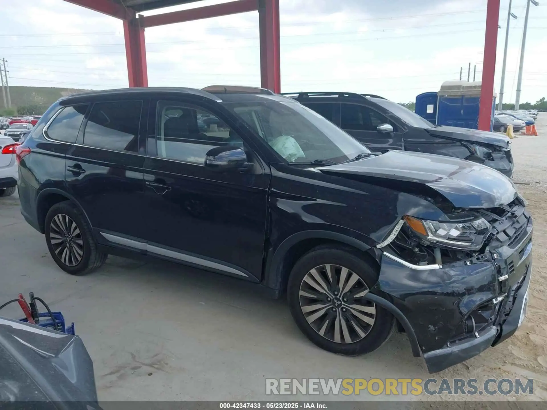 14 fotografías del automóvil dañado JA4AD3A30LZ003073 MITSUBISHI OUTLANDER 2020