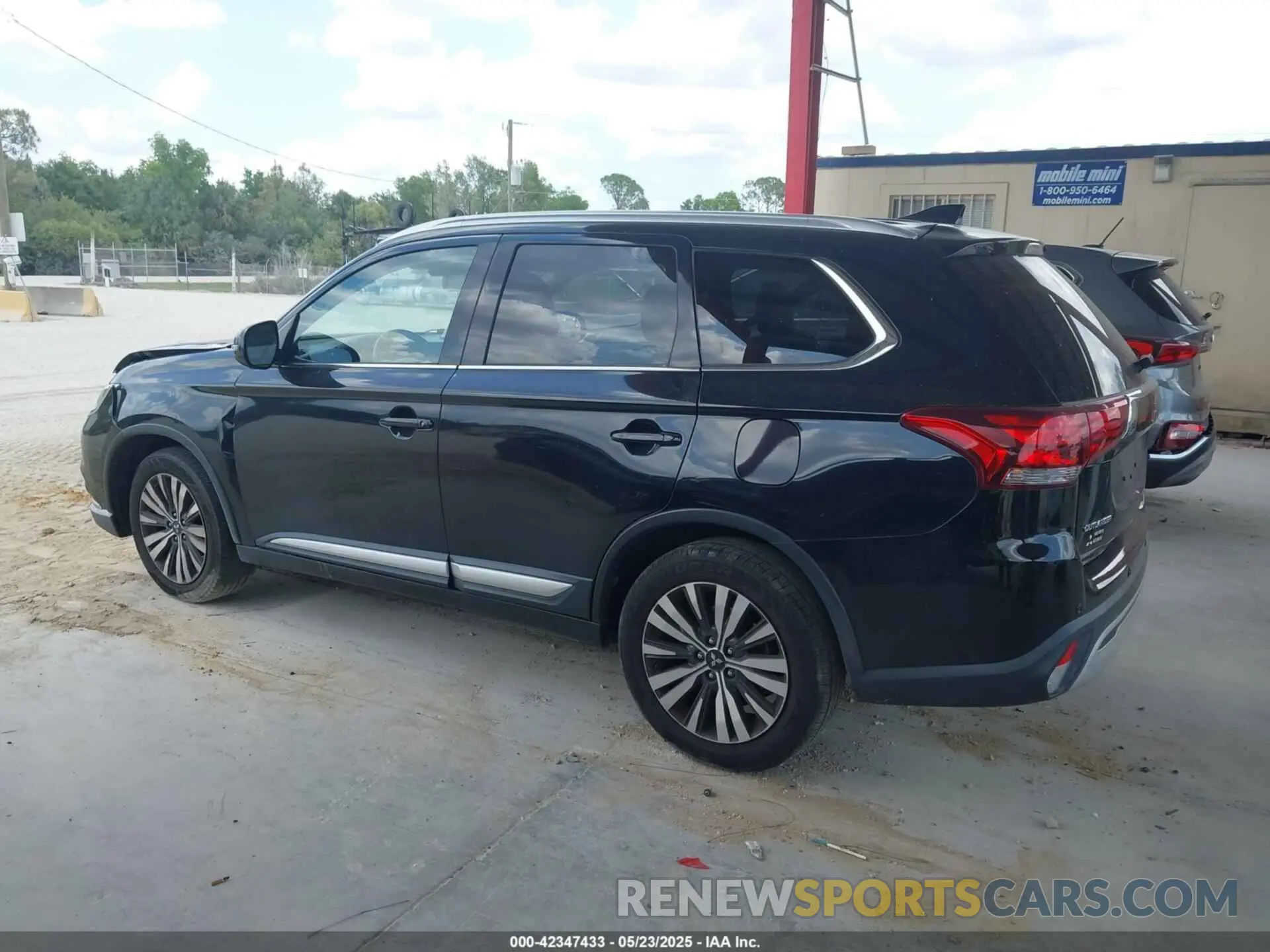 15 fotografías del automóvil dañado JA4AD3A30LZ003073 MITSUBISHI OUTLANDER 2020