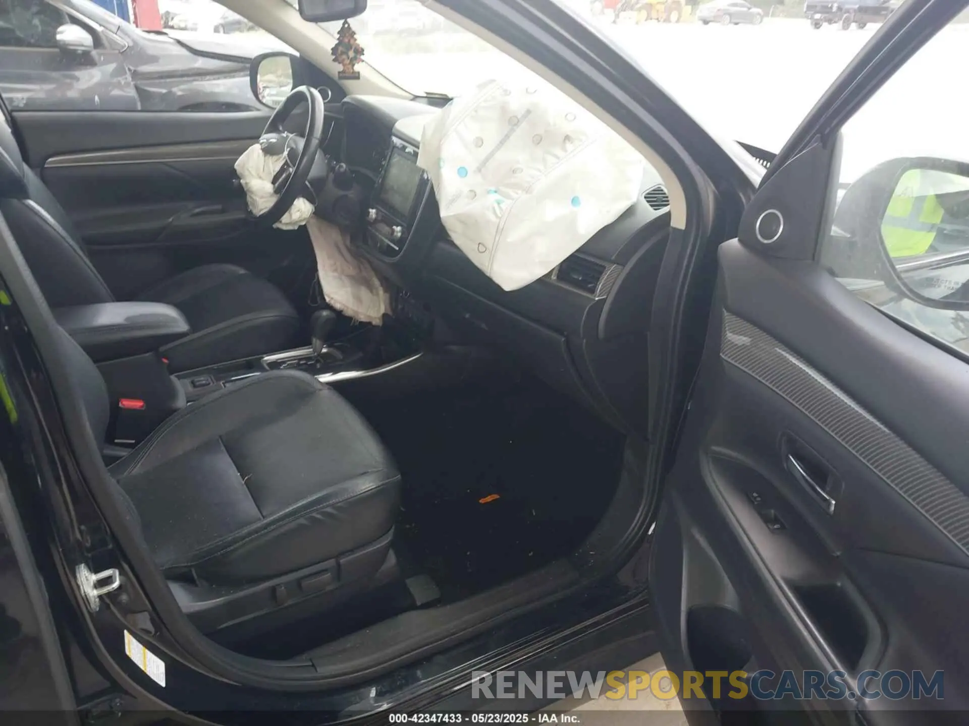 5 fotografías del automóvil dañado JA4AD3A30LZ003073 MITSUBISHI OUTLANDER 2020