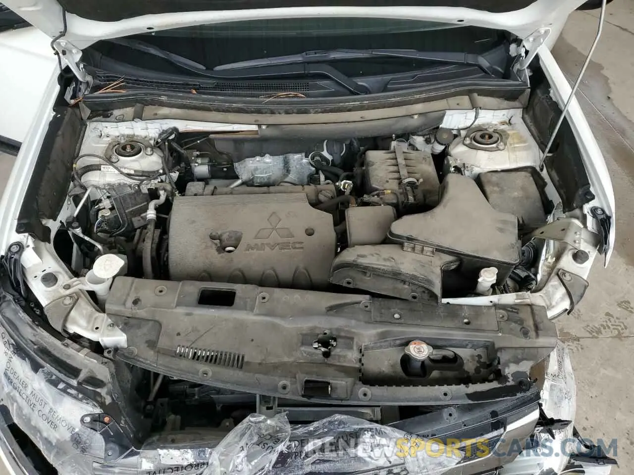 11 fotografías del automóvil dañado JA4AD3A30LZ039104 MITSUBISHI OUTLANDER 2020