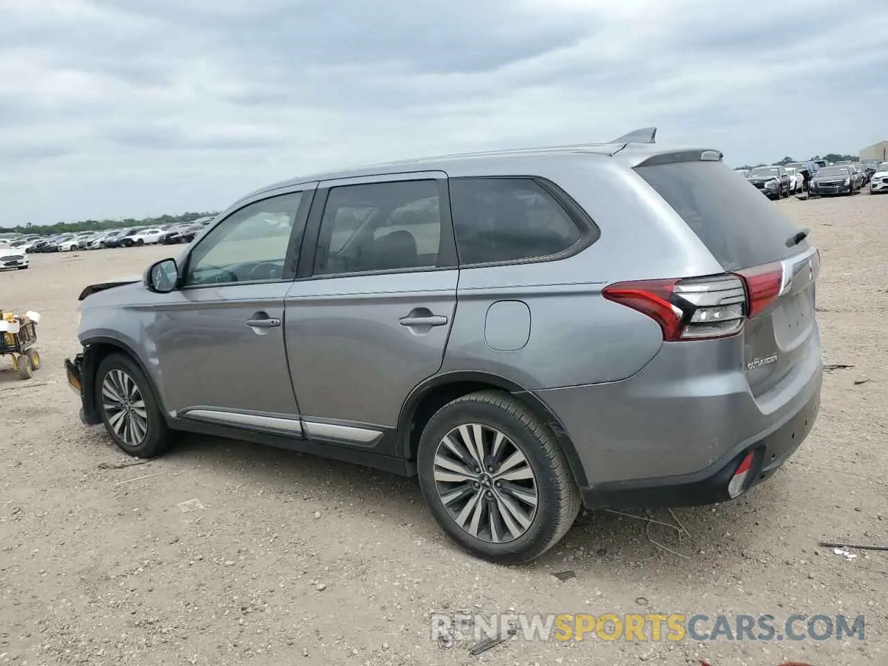 2 fotografías del automóvil dañado JA4AD3A32LZ013698 MITSUBISHI OUTLANDER 2020