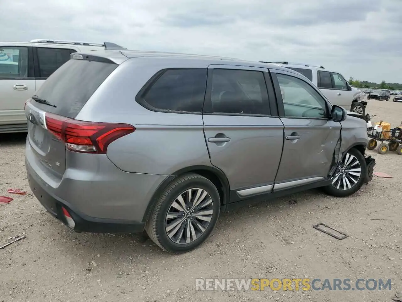 3 fotografías del automóvil dañado JA4AD3A32LZ013698 MITSUBISHI OUTLANDER 2020