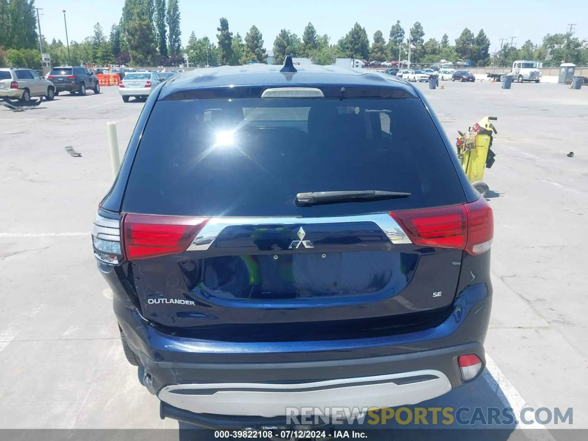 16 fotografías del automóvil dañado JA4AD3A32LZ017587 MITSUBISHI OUTLANDER 2020