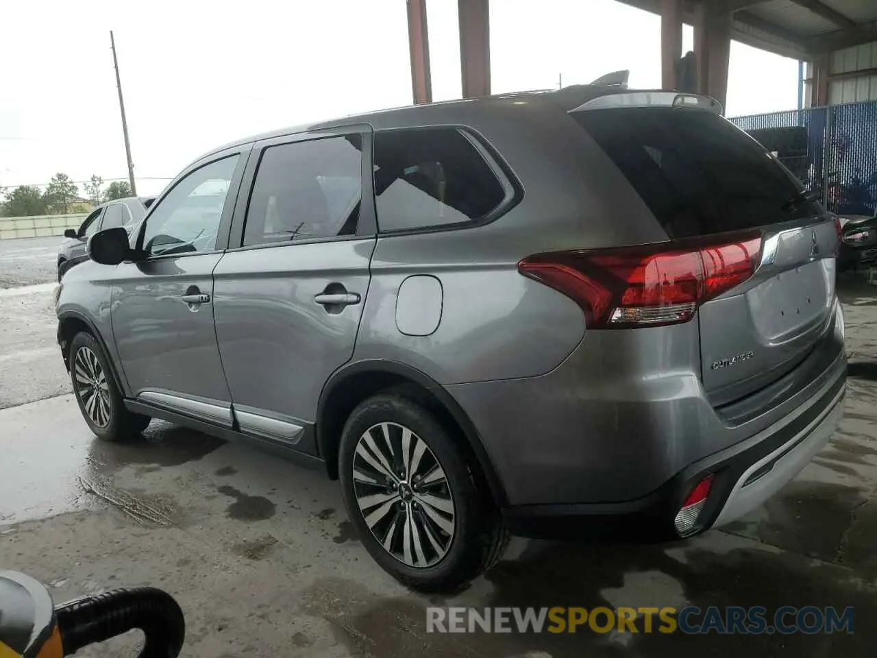 2 fotografías del automóvil dañado JA4AD3A32LZ018030 MITSUBISHI OUTLANDER 2020