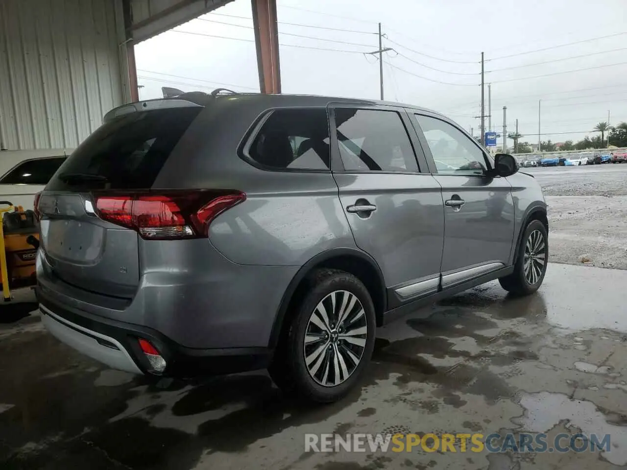 3 fotografías del automóvil dañado JA4AD3A32LZ018030 MITSUBISHI OUTLANDER 2020