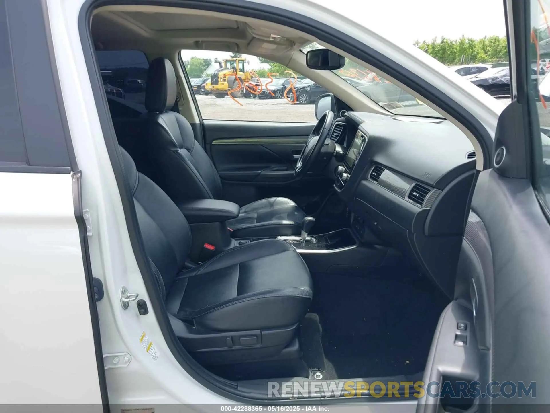 5 fotografías del automóvil dañado JA4AD3A33LZ006114 MITSUBISHI OUTLANDER 2020