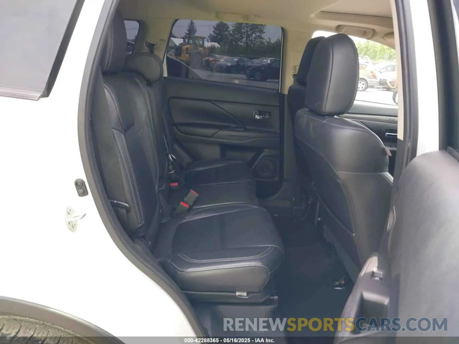 8 fotografías del automóvil dañado JA4AD3A33LZ006114 MITSUBISHI OUTLANDER 2020