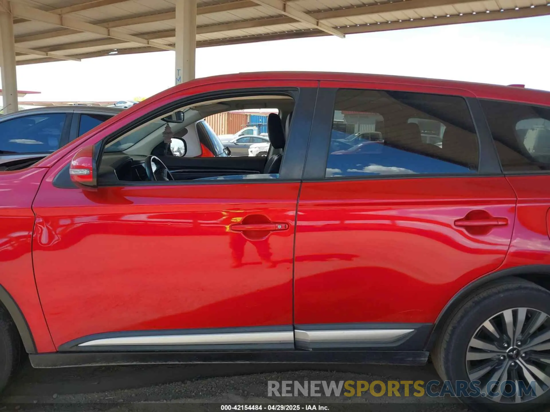 13 fotografías del automóvil dañado JA4AD3A33LZ009031 MITSUBISHI OUTLANDER 2020