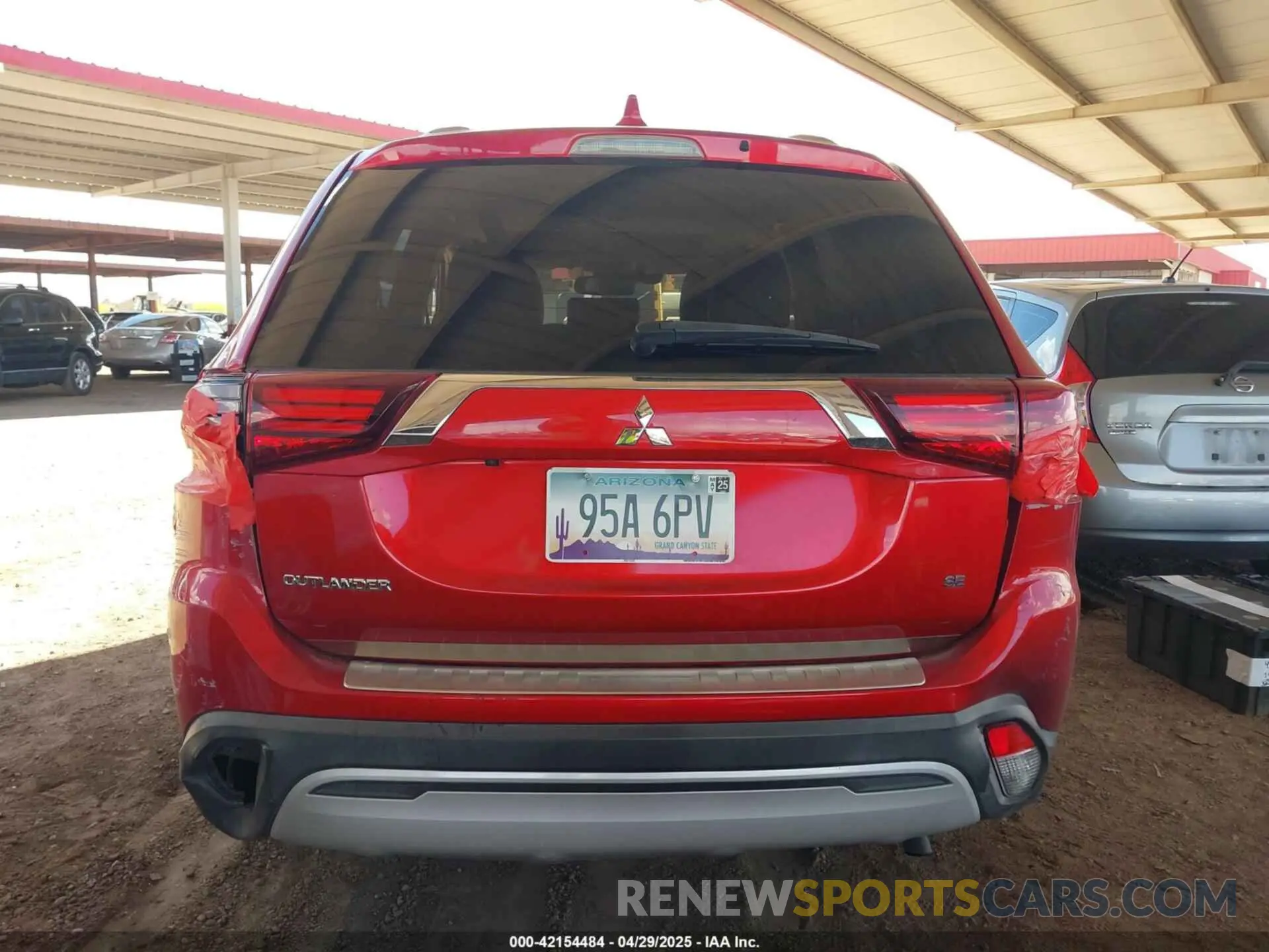 15 fotografías del automóvil dañado JA4AD3A33LZ009031 MITSUBISHI OUTLANDER 2020