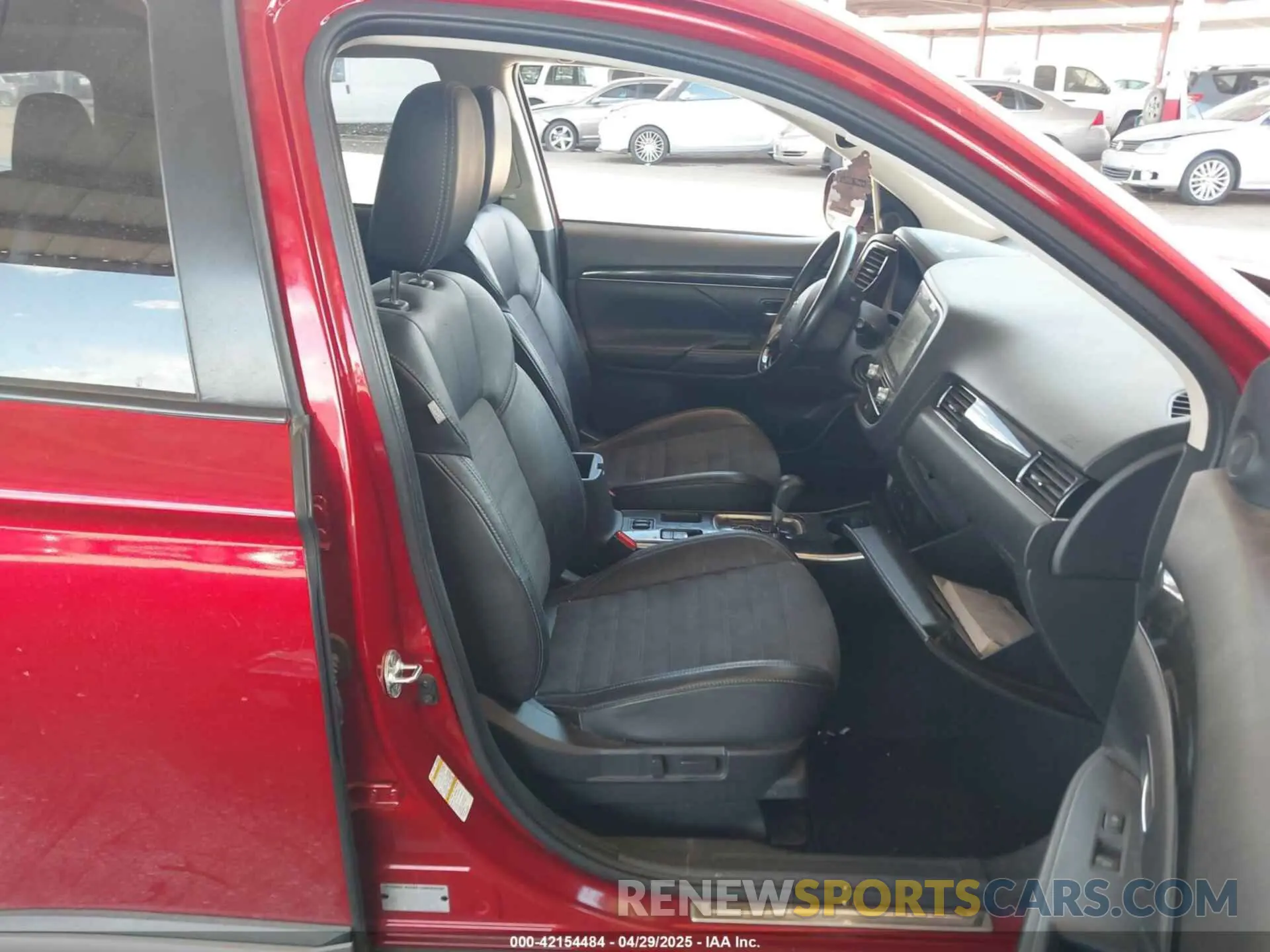 5 fotografías del automóvil dañado JA4AD3A33LZ009031 MITSUBISHI OUTLANDER 2020