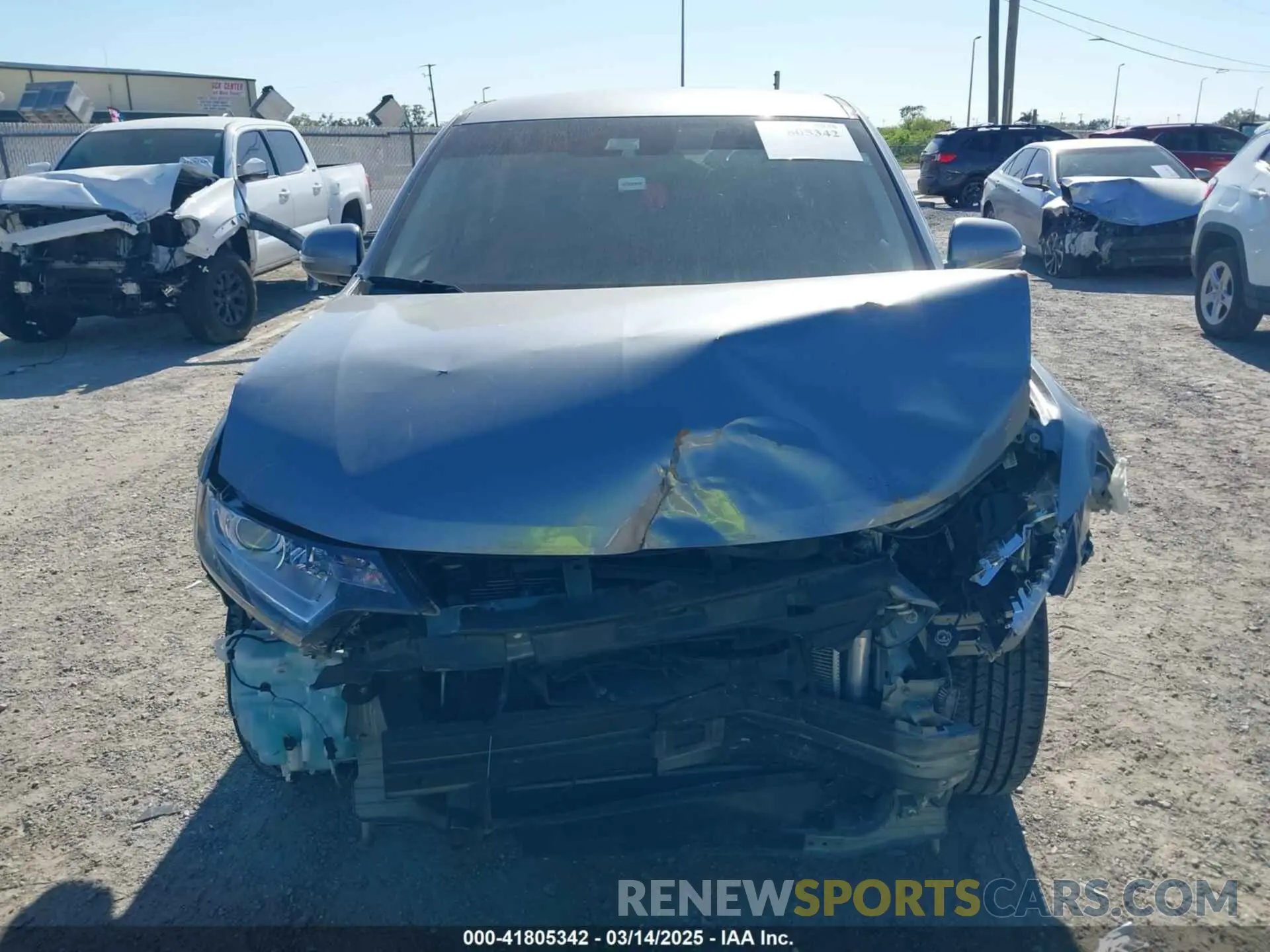 13 fotografías del automóvil dañado JA4AD3A33LZ025410 MITSUBISHI OUTLANDER 2020