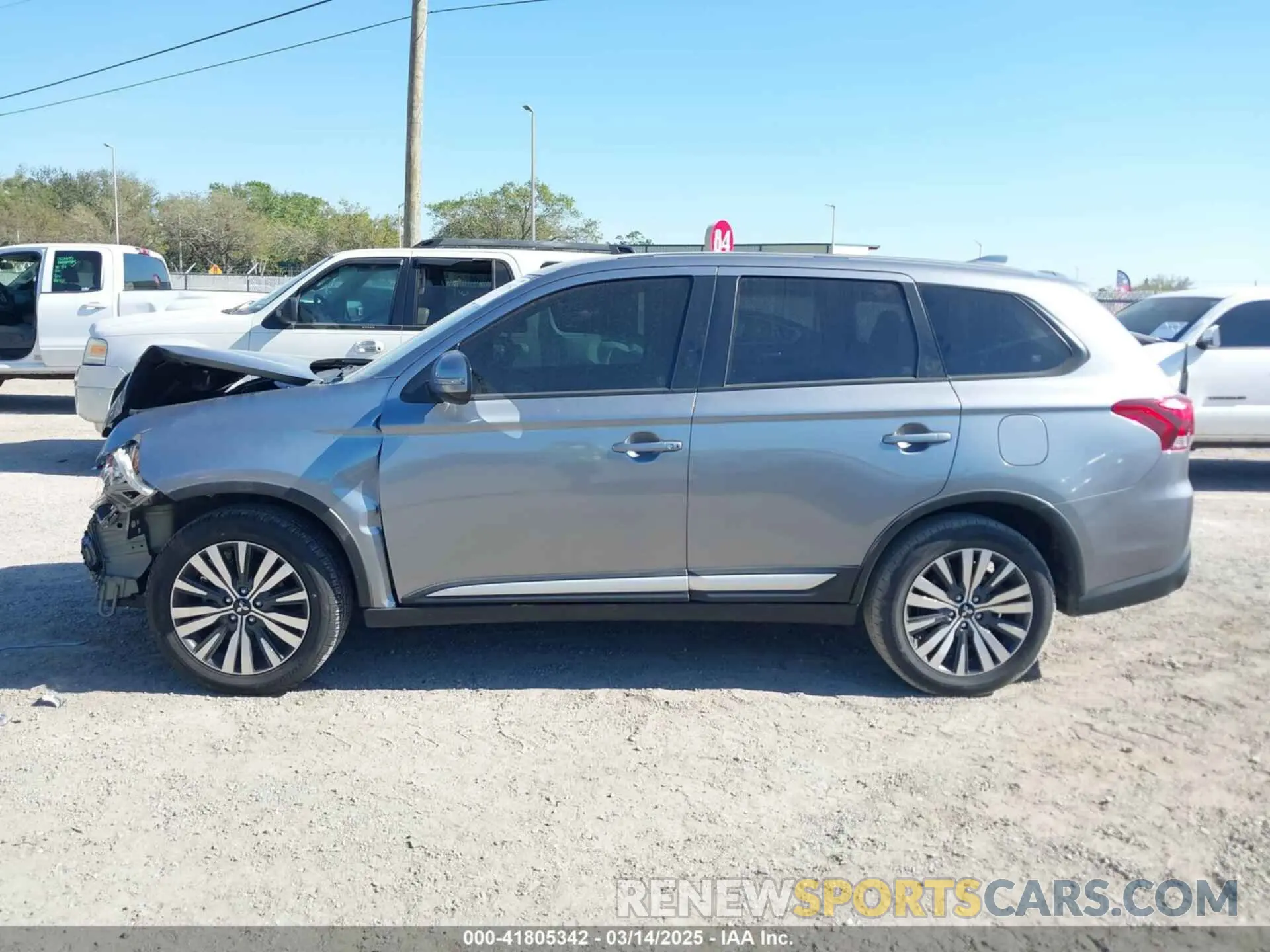 15 fotografías del automóvil dañado JA4AD3A33LZ025410 MITSUBISHI OUTLANDER 2020