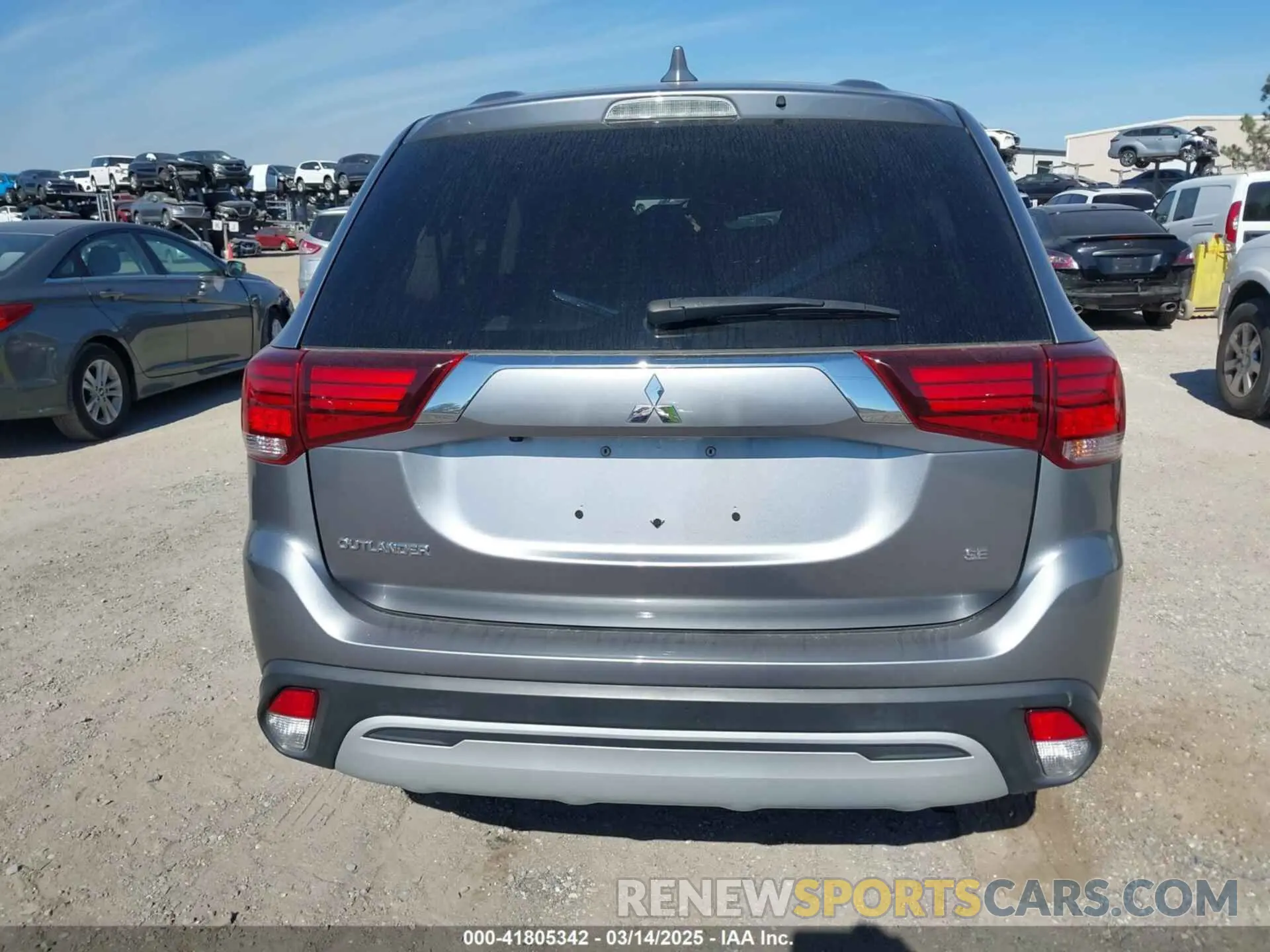 17 fotografías del automóvil dañado JA4AD3A33LZ025410 MITSUBISHI OUTLANDER 2020