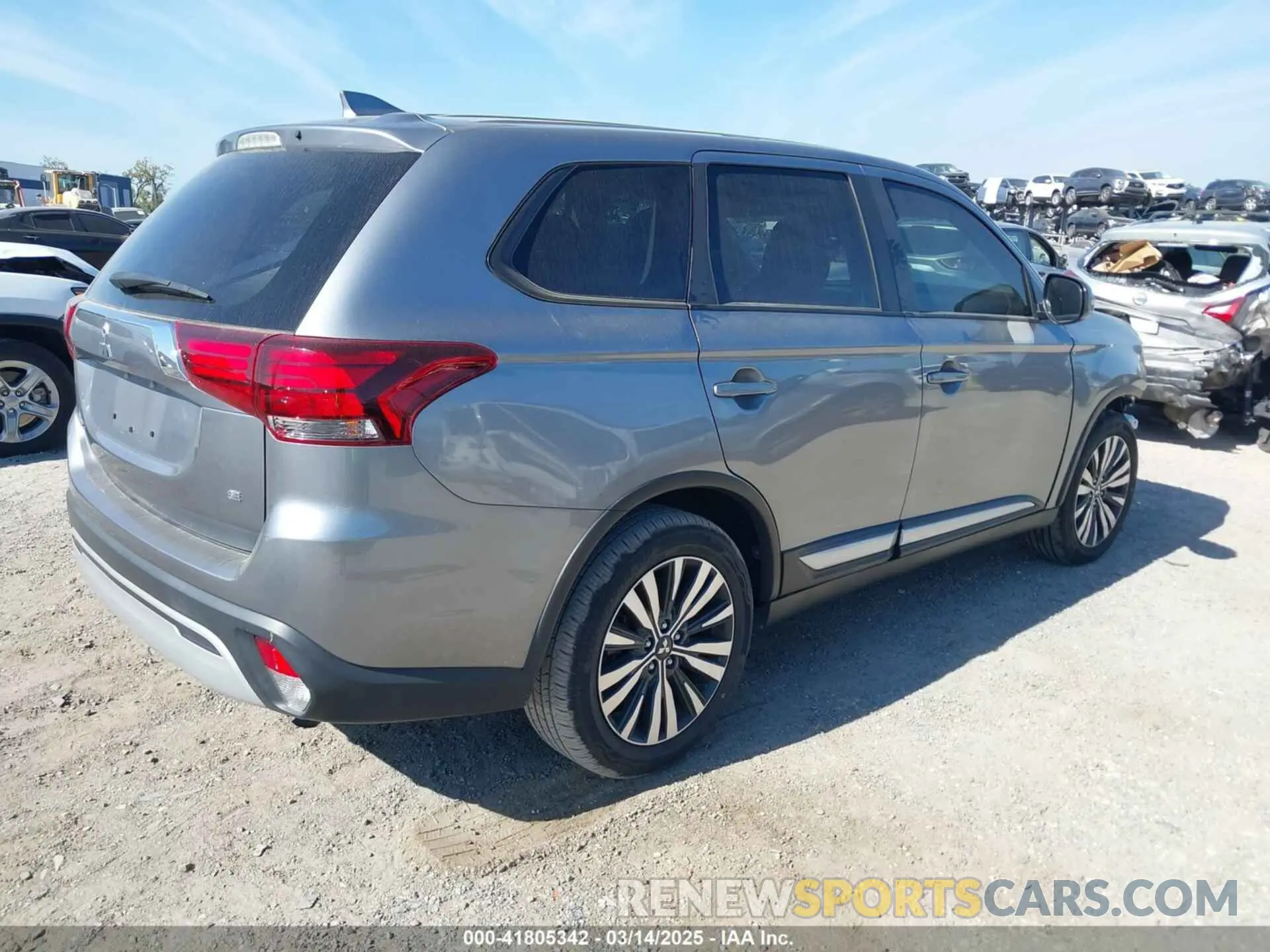 4 fotografías del automóvil dañado JA4AD3A33LZ025410 MITSUBISHI OUTLANDER 2020
