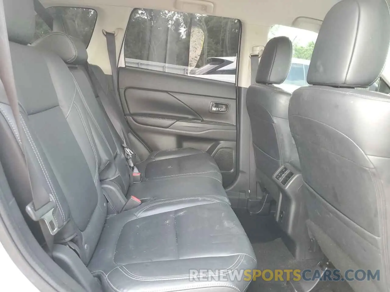 11 fotografías del automóvil dañado JA4AD3A35LJ001284 MITSUBISHI OUTLANDER 2020