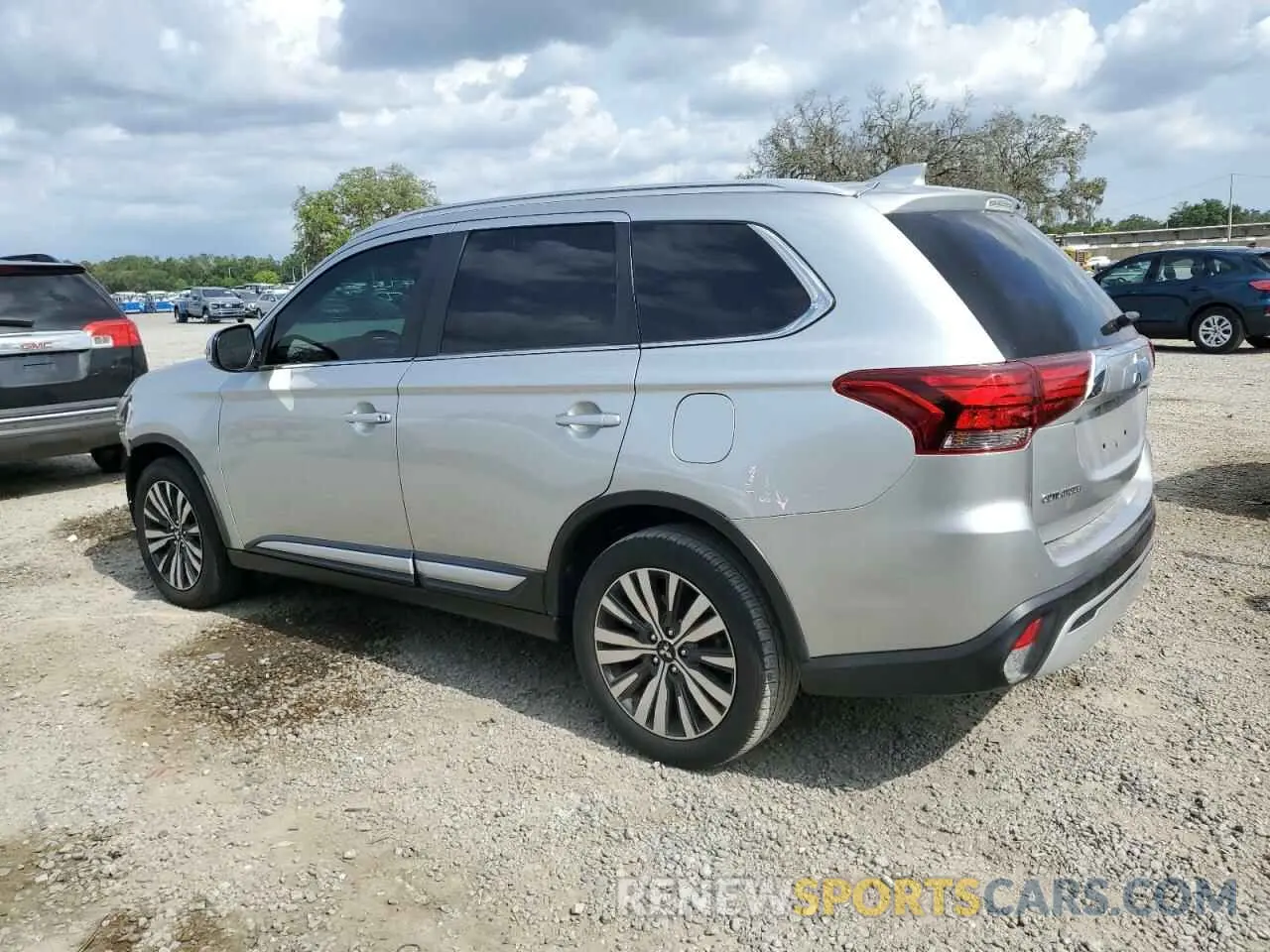 2 fotografías del automóvil dañado JA4AD3A35LJ001284 MITSUBISHI OUTLANDER 2020