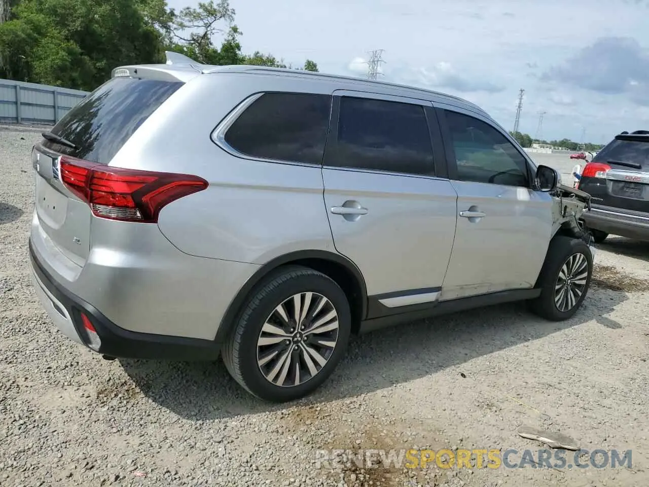 3 fotografías del automóvil dañado JA4AD3A35LJ001284 MITSUBISHI OUTLANDER 2020