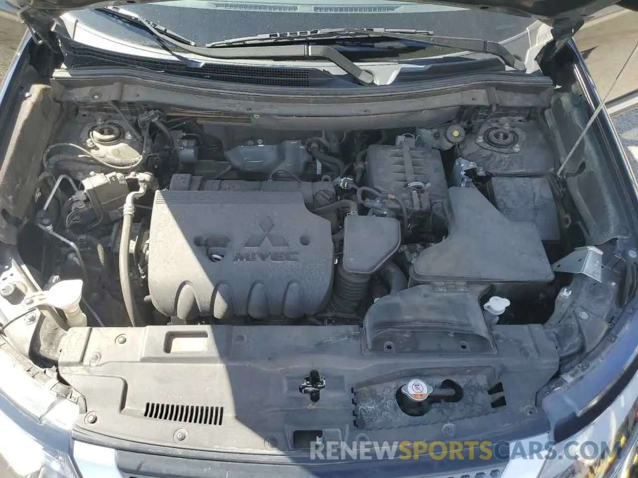 12 fotografías del automóvil dañado JA4AD3A35LZ015722 MITSUBISHI OUTLANDER 2020
