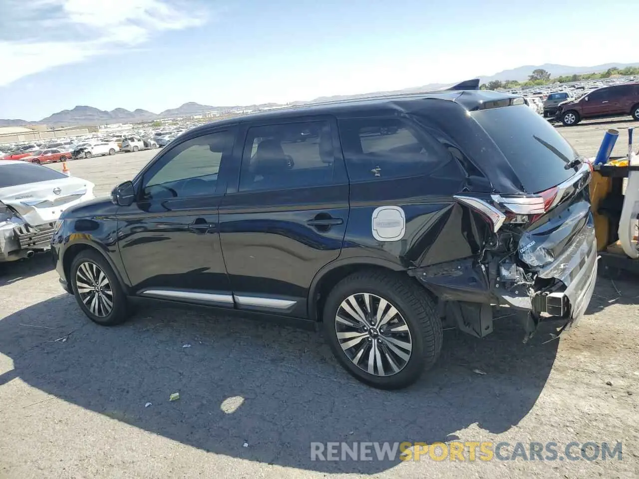 2 fotografías del automóvil dañado JA4AD3A35LZ015722 MITSUBISHI OUTLANDER 2020