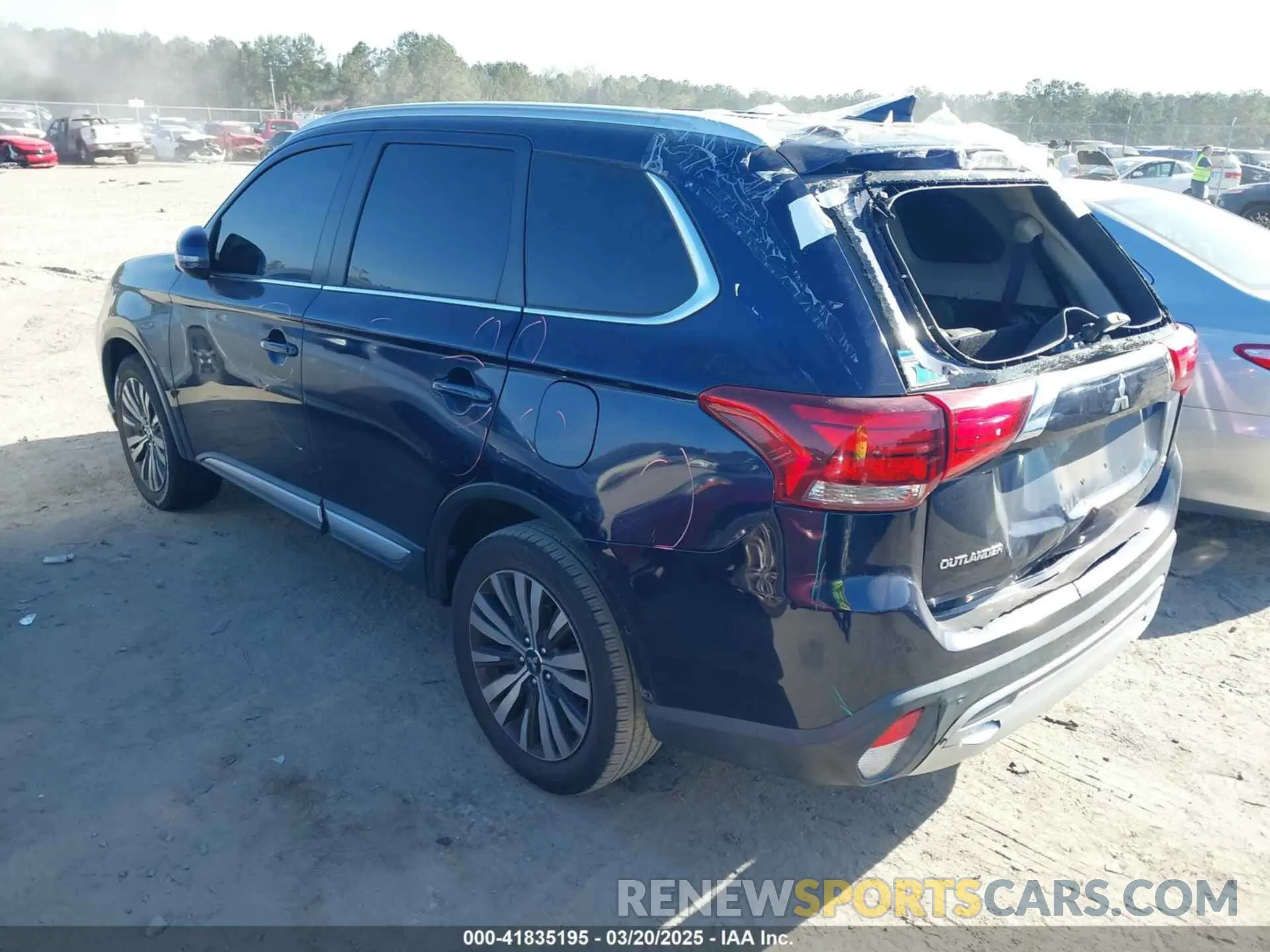 3 fotografías del automóvil dañado JA4AD3A36LZ020105 MITSUBISHI OUTLANDER 2020
