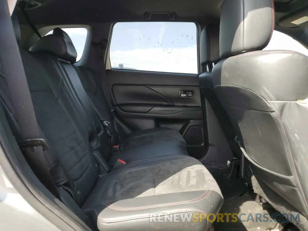 11 fotografías del automóvil dañado JA4AD3A36LZ032741 MITSUBISHI OUTLANDER 2020