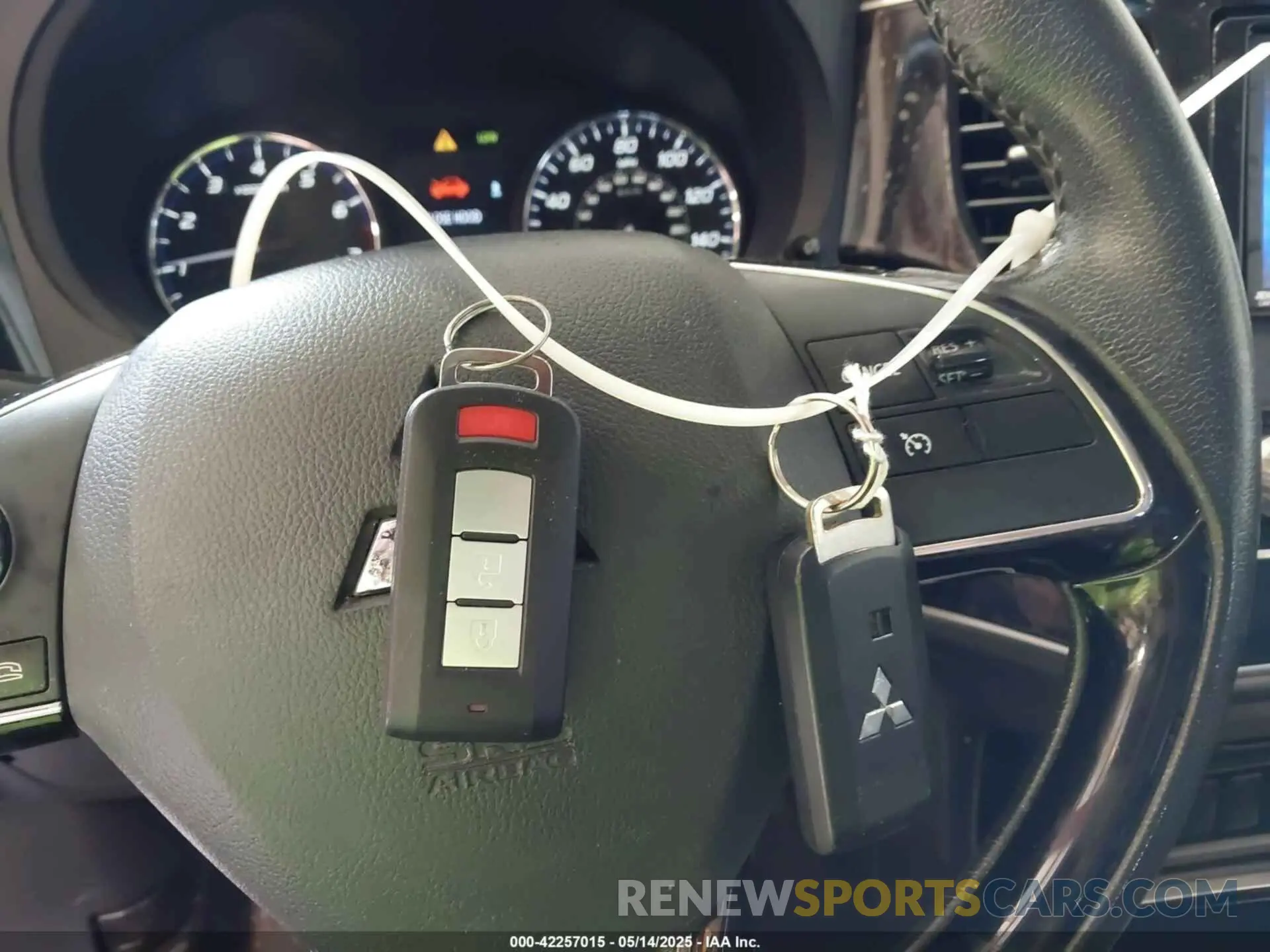 11 fotografías del automóvil dañado JA4AD3A37LZ024101 MITSUBISHI OUTLANDER 2020