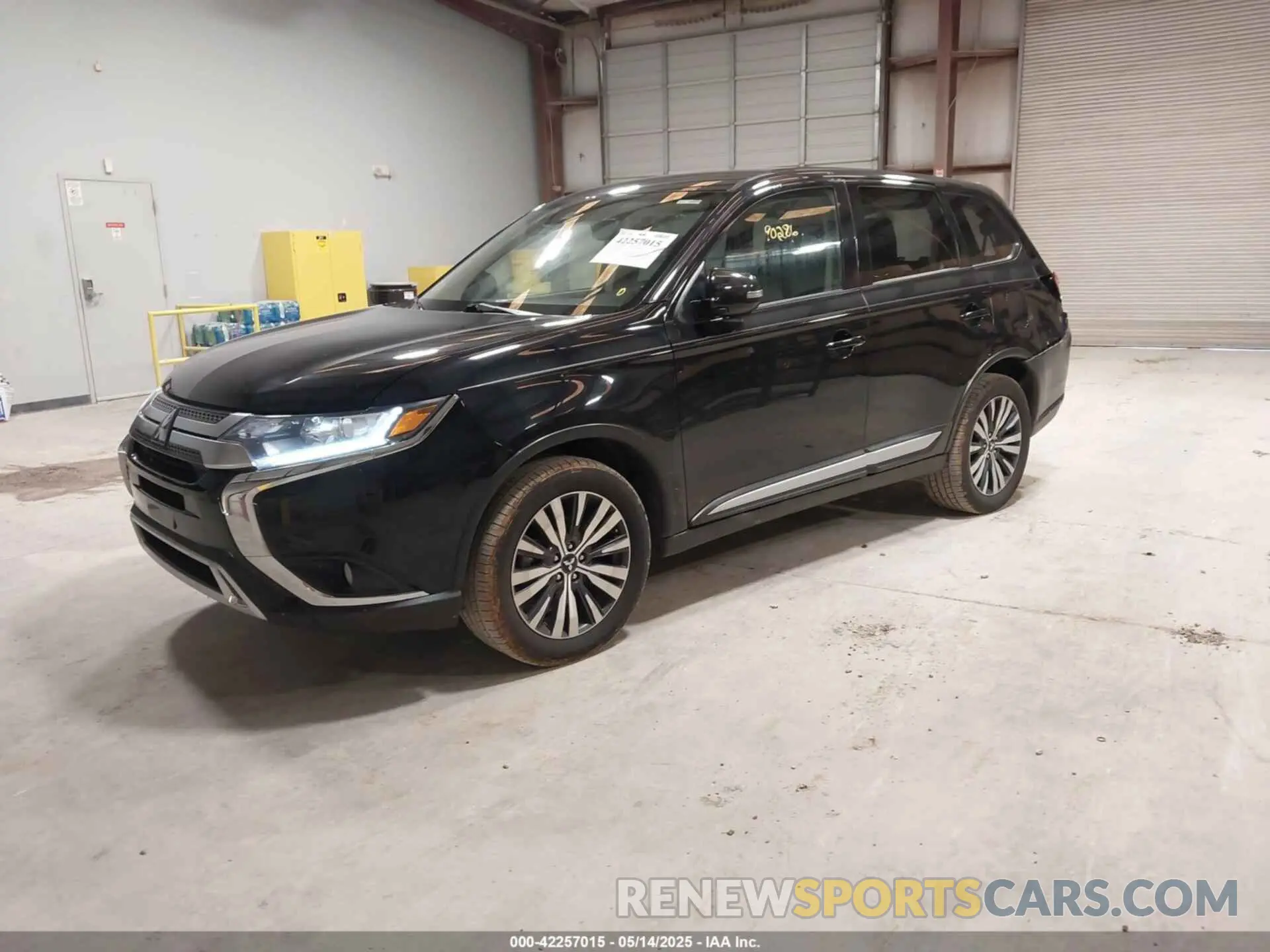 2 fotografías del automóvil dañado JA4AD3A37LZ024101 MITSUBISHI OUTLANDER 2020