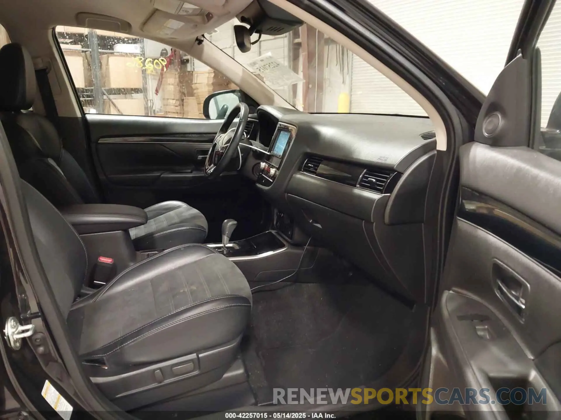5 fotografías del automóvil dañado JA4AD3A37LZ024101 MITSUBISHI OUTLANDER 2020