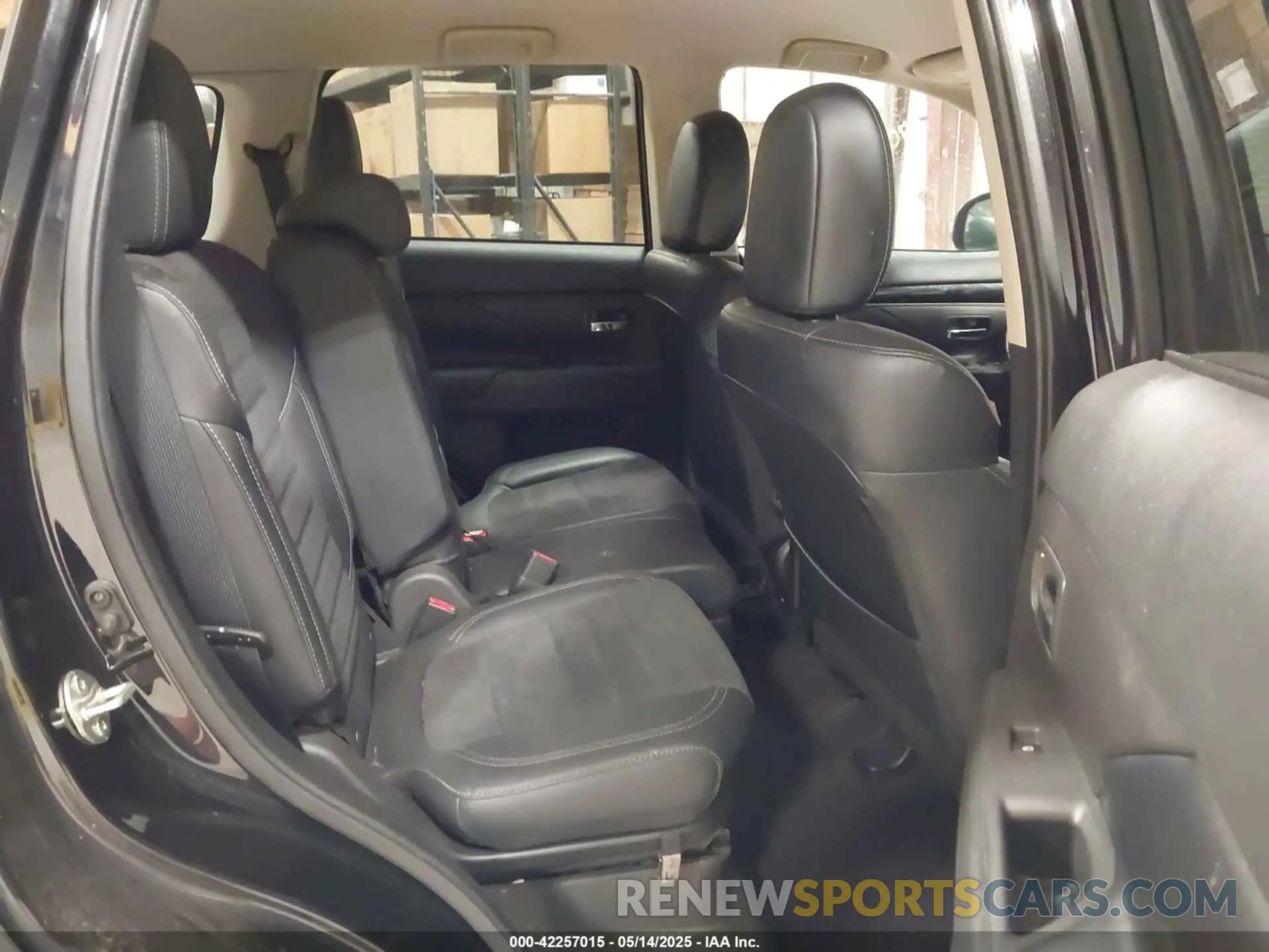 8 fotografías del automóvil dañado JA4AD3A37LZ024101 MITSUBISHI OUTLANDER 2020