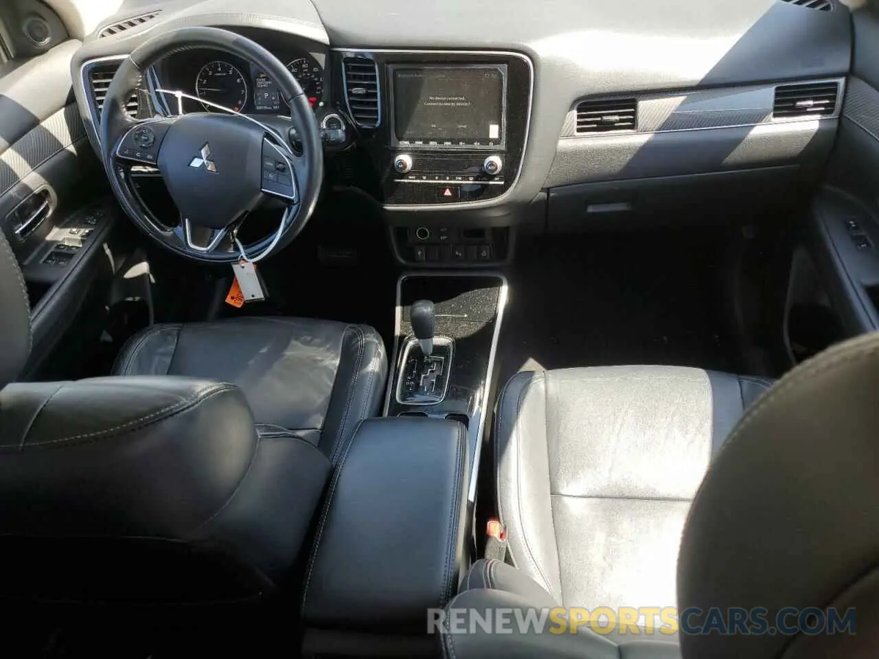 8 fotografías del automóvil dañado JA4AD3A37LZ032294 MITSUBISHI OUTLANDER 2020