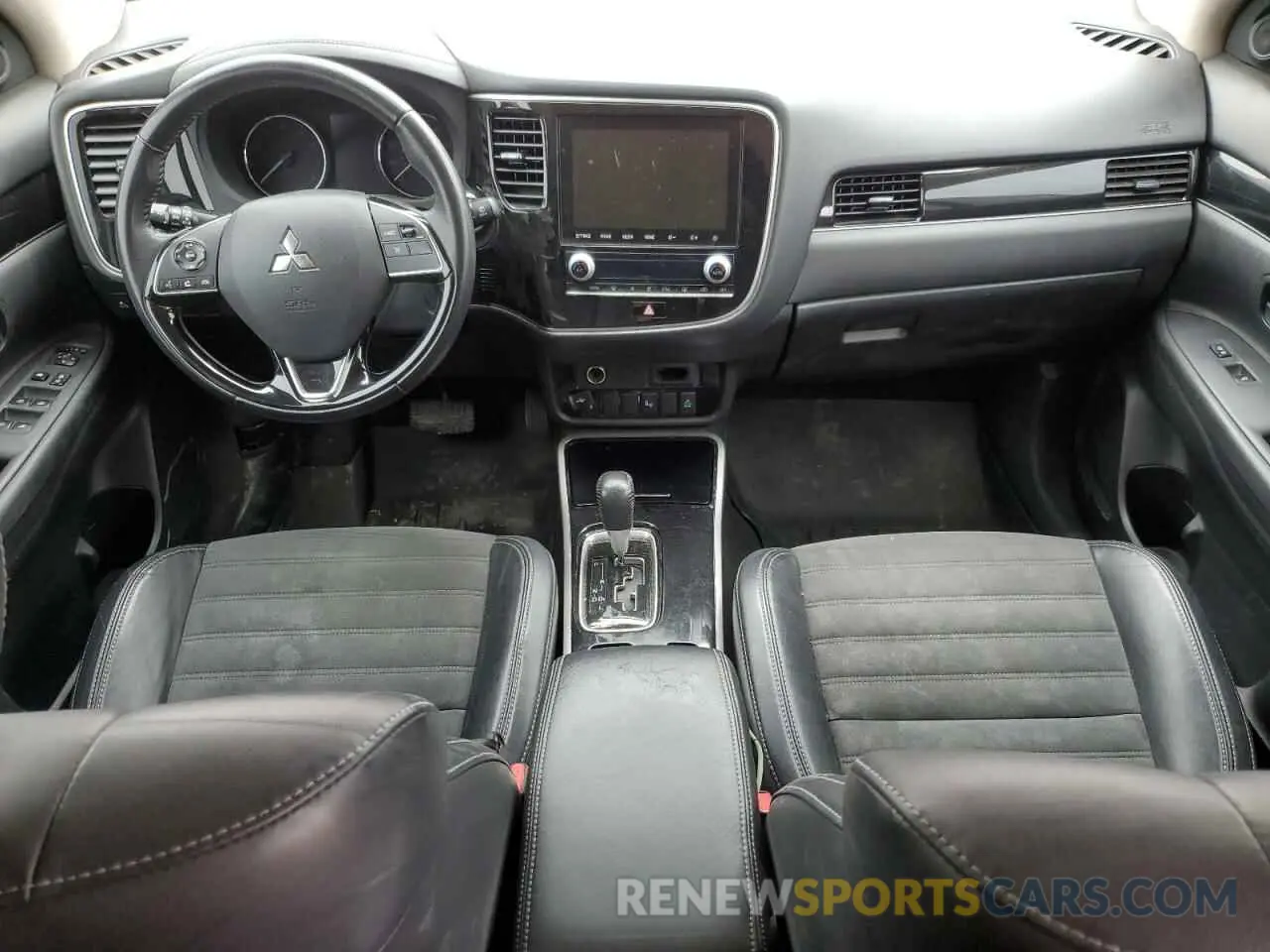 8 fotografías del automóvil dañado JA4AD3A38LZ005329 MITSUBISHI OUTLANDER 2020