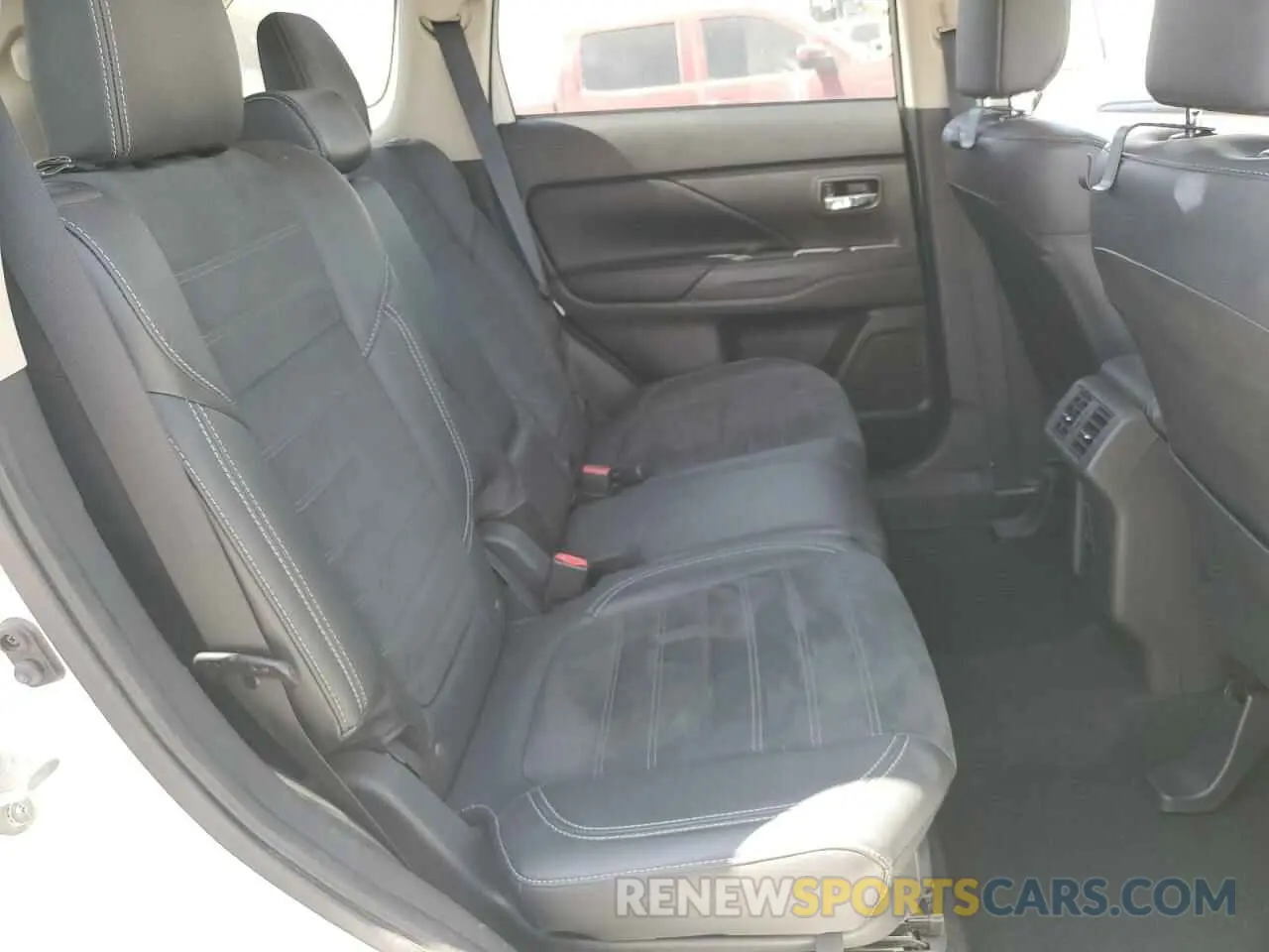 11 fotografías del automóvil dañado JA4AD3A39LZ005372 MITSUBISHI OUTLANDER 2020