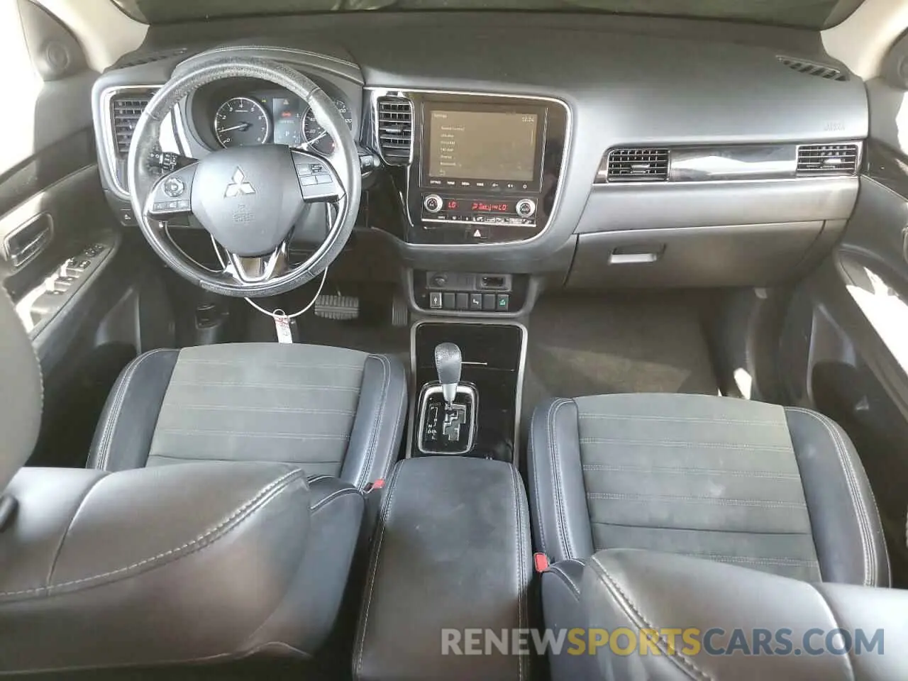 8 fotografías del automóvil dañado JA4AD3A39LZ005372 MITSUBISHI OUTLANDER 2020