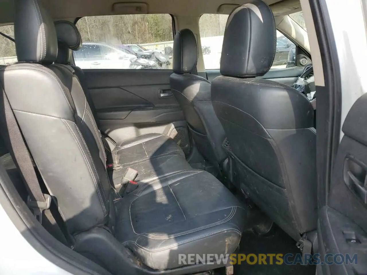 11 fotografías del automóvil dañado JA4AD3A39LZ029381 MITSUBISHI OUTLANDER 2020