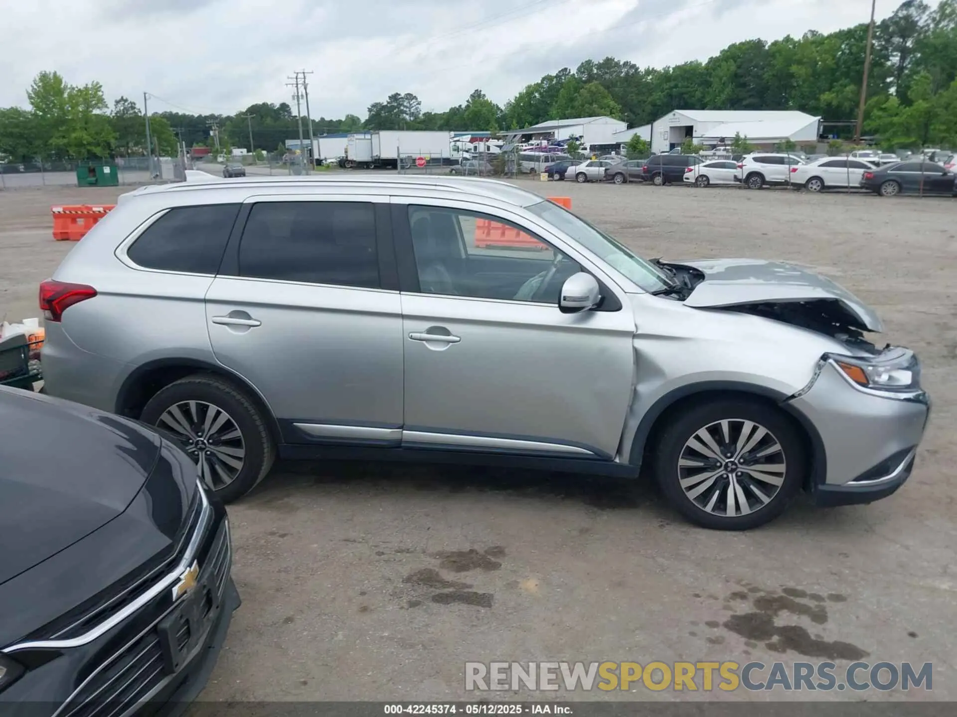 13 fotografías del automóvil dañado JA4AD3A39LZ034015 MITSUBISHI OUTLANDER 2020
