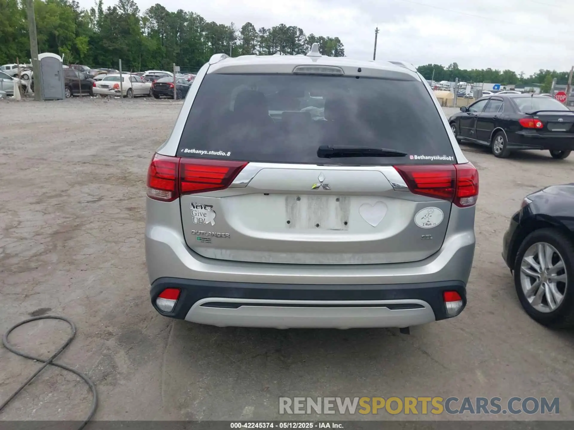 16 fotografías del automóvil dañado JA4AD3A39LZ034015 MITSUBISHI OUTLANDER 2020