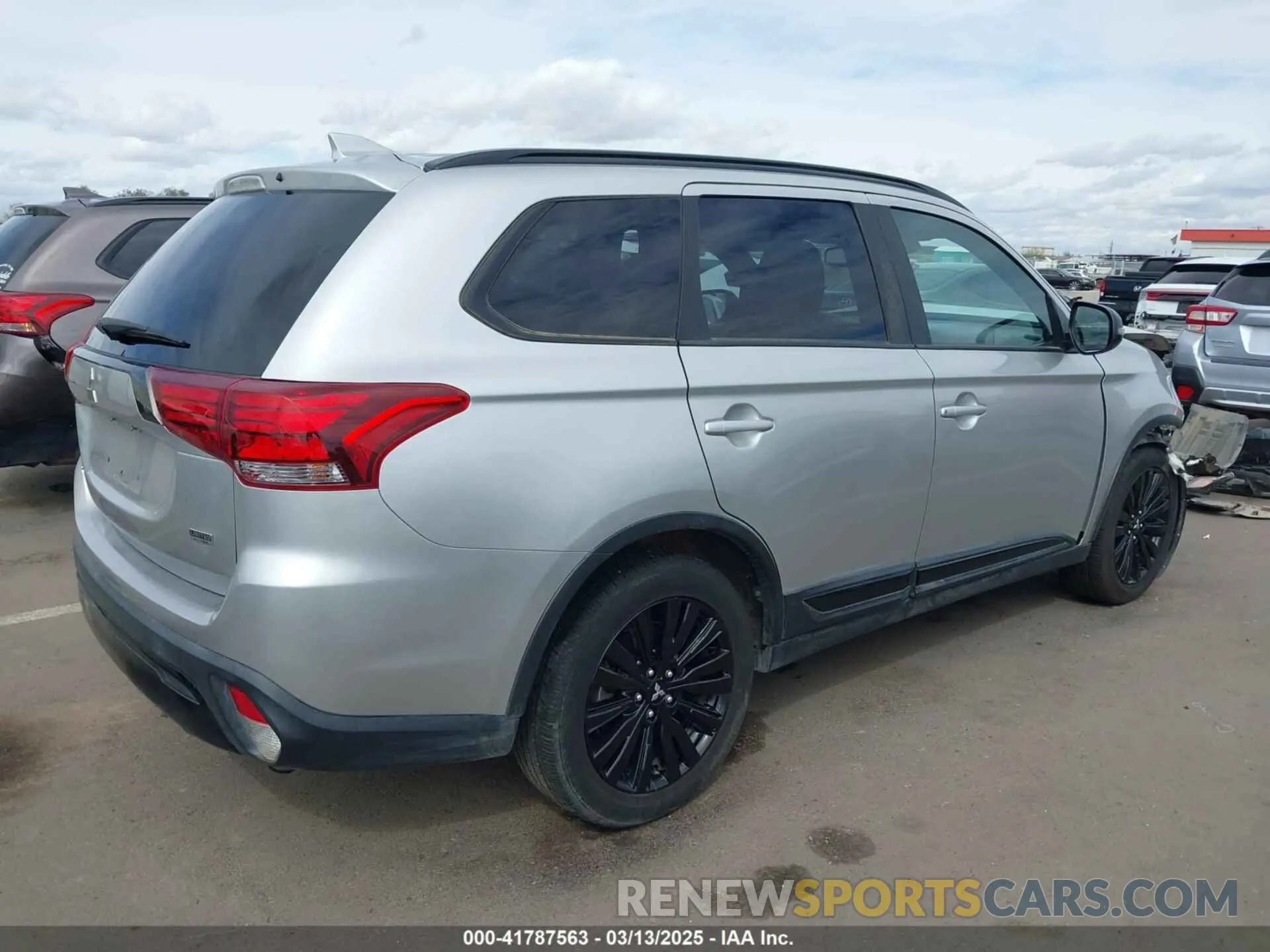 4 fotografías del automóvil dañado JA4AD3A39LZ035147 MITSUBISHI OUTLANDER 2020