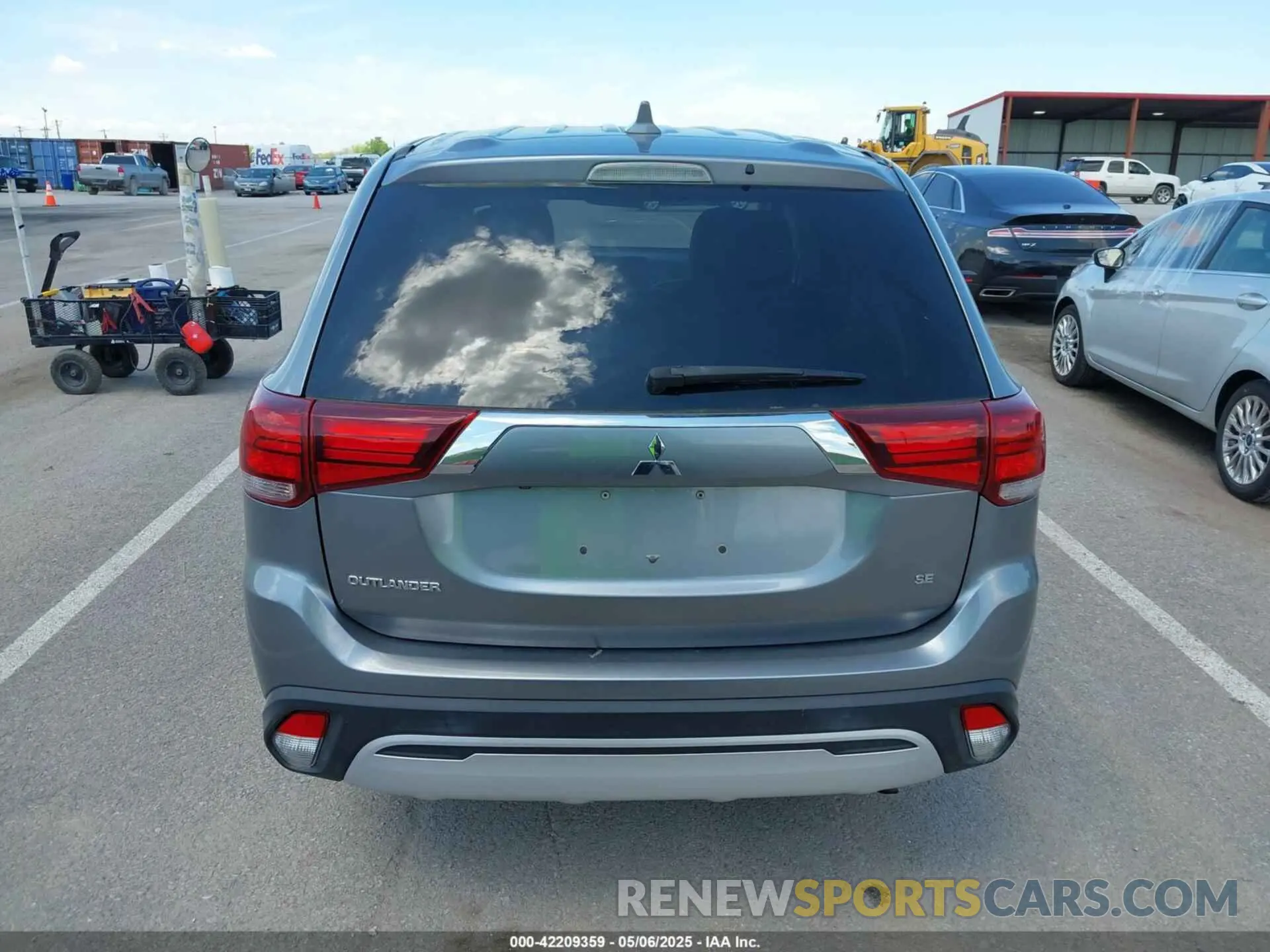 16 fotografías del automóvil dañado JA4AD3A3XLZ006238 MITSUBISHI OUTLANDER 2020