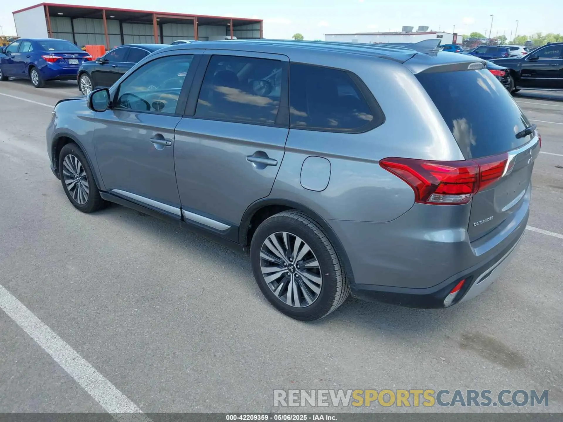 3 fotografías del automóvil dañado JA4AD3A3XLZ006238 MITSUBISHI OUTLANDER 2020