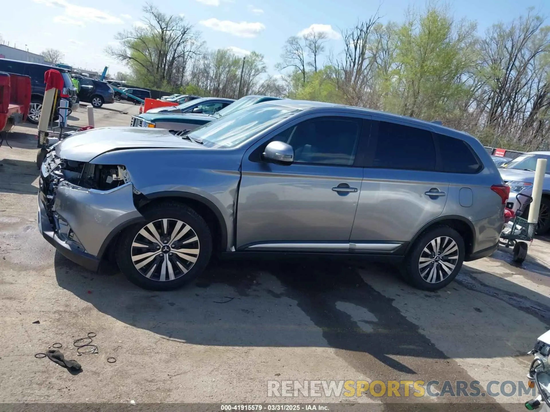 14 fotografías del automóvil dañado JA4AD3A3XLZ024187 MITSUBISHI OUTLANDER 2020