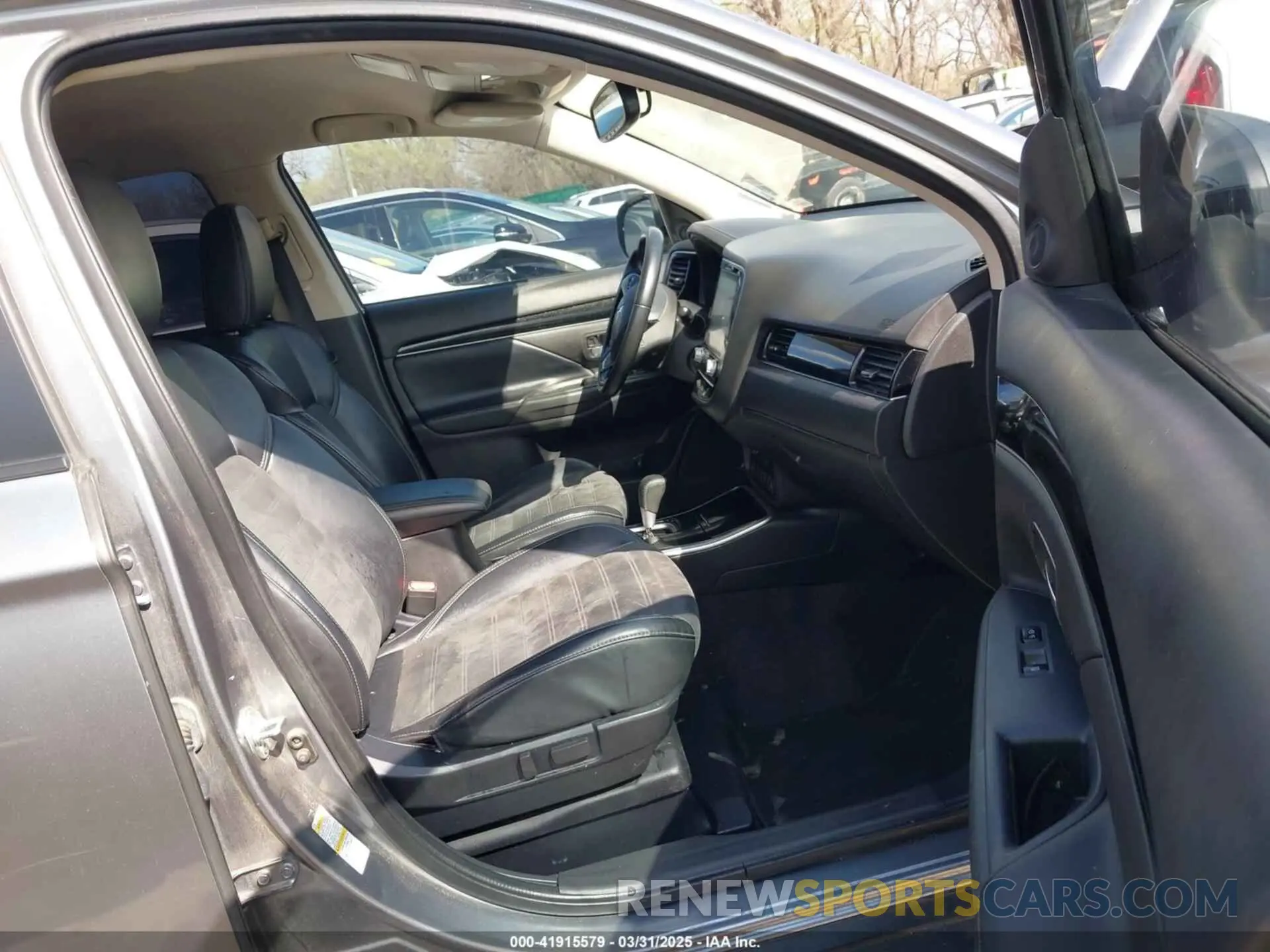 5 fotografías del automóvil dañado JA4AD3A3XLZ024187 MITSUBISHI OUTLANDER 2020