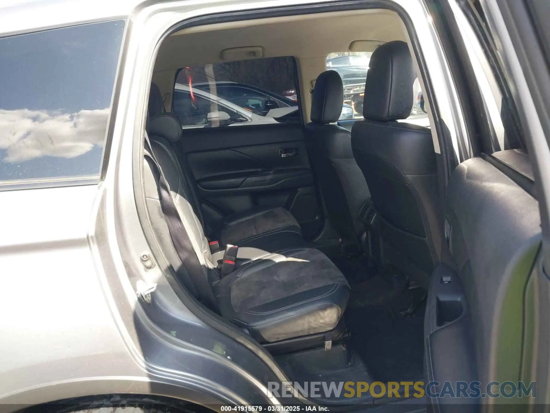 8 fotografías del automóvil dañado JA4AD3A3XLZ024187 MITSUBISHI OUTLANDER 2020