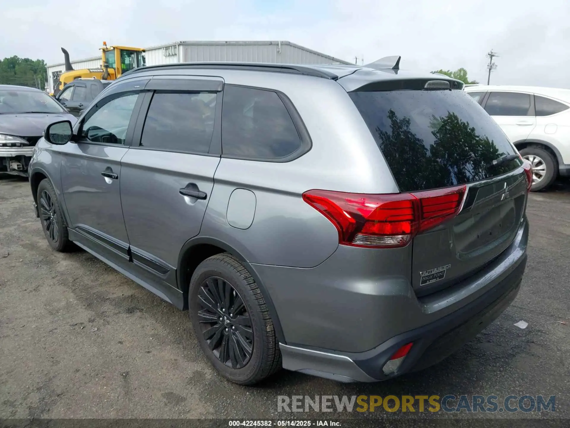 3 fotografías del automóvil dañado JA4AD3A3XLZ024478 MITSUBISHI OUTLANDER 2020