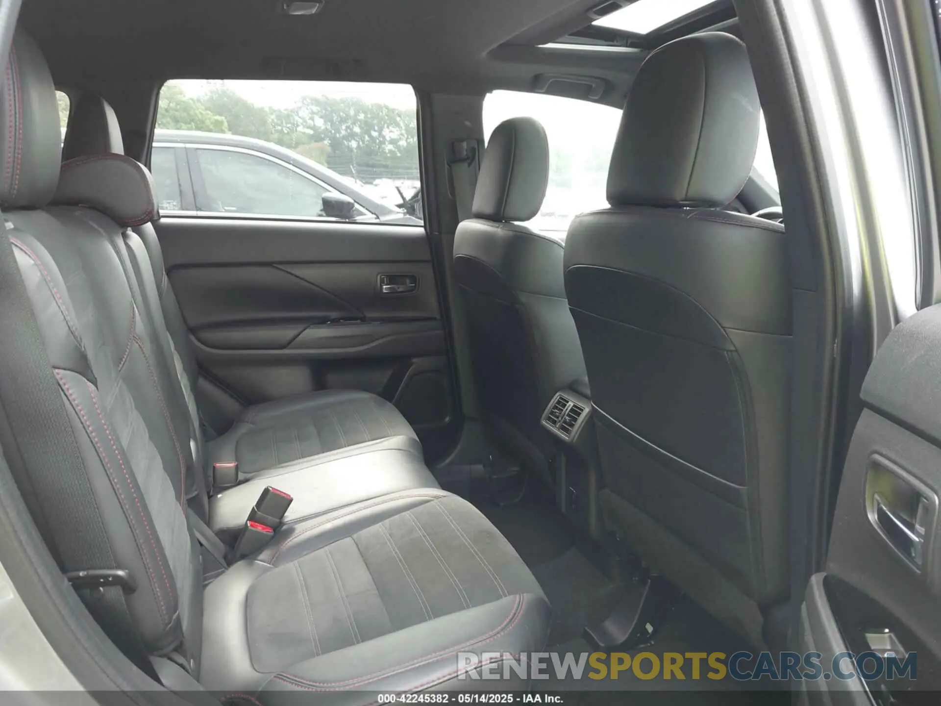 8 fotografías del automóvil dañado JA4AD3A3XLZ024478 MITSUBISHI OUTLANDER 2020