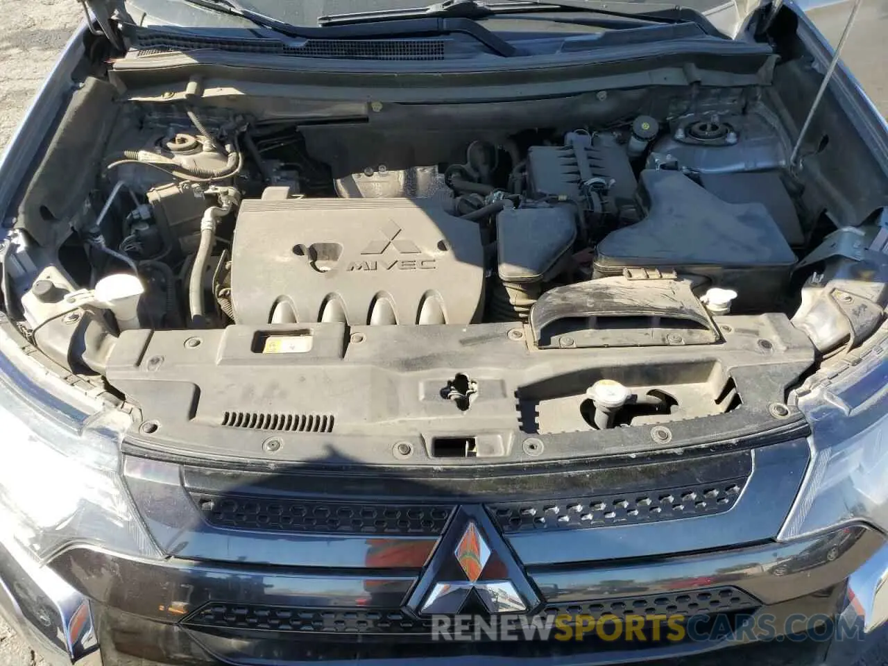 12 fotografías del automóvil dañado JA4AD3A3XLZ037070 MITSUBISHI OUTLANDER 2020