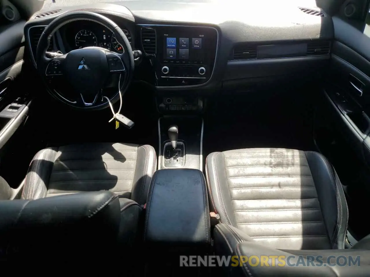 8 fotografías del automóvil dañado JA4AD3A3XLZ037070 MITSUBISHI OUTLANDER 2020