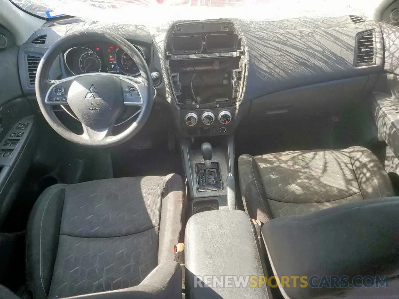 8 fotografías del automóvil dañado JA4AP3AU6LU008405 MITSUBISHI OUTLANDER 2020