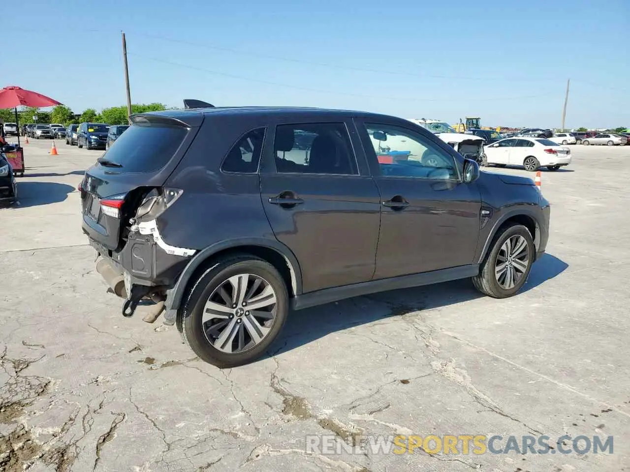 3 fotografías del automóvil dañado JA4AP3AU6LU011742 MITSUBISHI OUTLANDER 2020